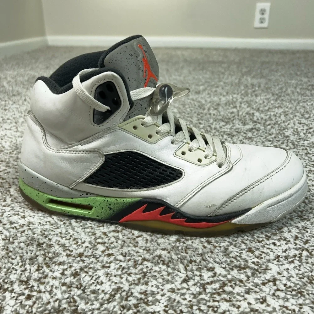 Jordan Shoes Mens Size 10.5 White Air Jordan 5 Retro Poison Green Sneakers Sport